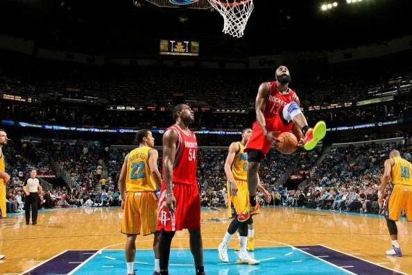 NBA有没有进攻三秒?规则详解与常见误解 NBA有没有进攻三秒?规则详解与常见误解