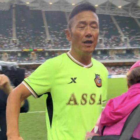 球场上的11人，足球为何是一个人的团队游戏？