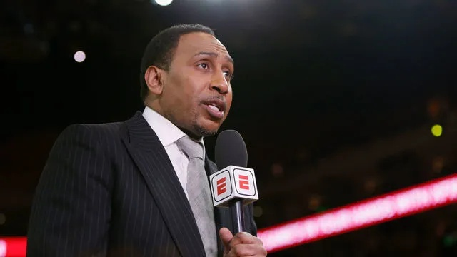 NBA解说史密斯，激情与争议交织的篮球之声