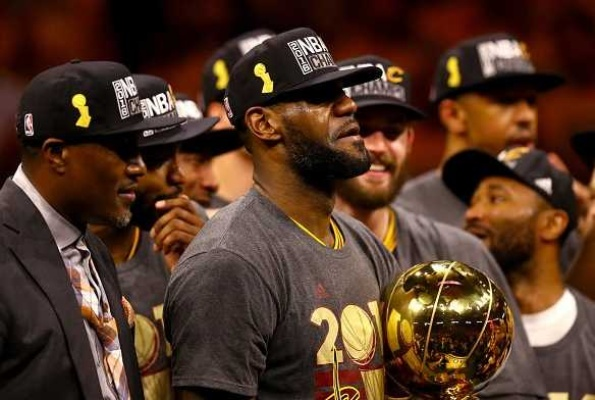 逆袭的史诗，2016年NBA骑士总冠军，一座改写命运的金杯